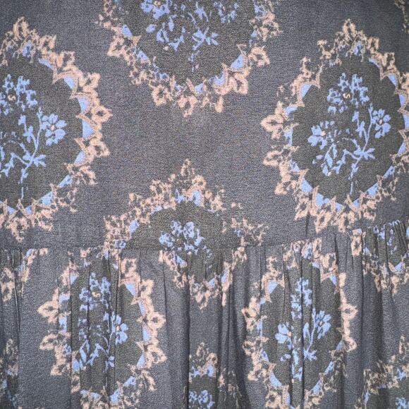 Free People Cowling Around Top - “Midnight” color/design Sz Lg - Picture 5 of 8